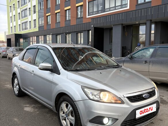 2011 Ford Focus II Рестайлинг, серебристый - вид 2