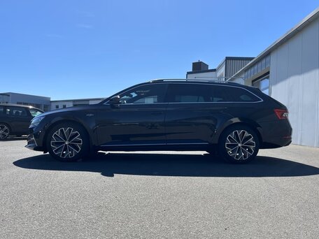 2023 Skoda Superb III Рестайлинг, чёрный, 3190000 рублей, вид 4