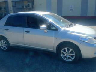 2009 Nissan Tiida Latio I, серебристый, 600000 рублей, вид 3