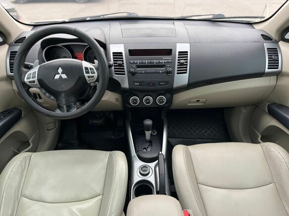 2008 Mitsubishi Outlander II, бежевый - вид 10