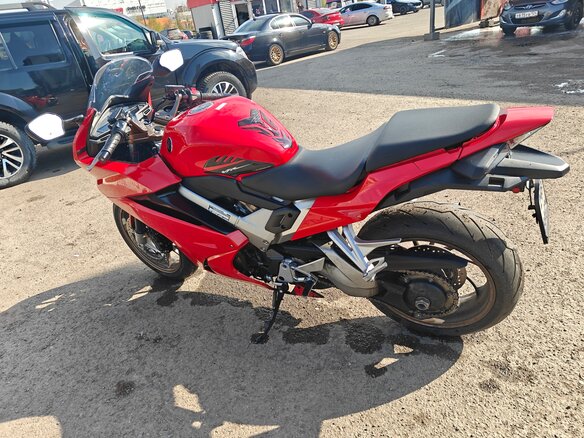 2014 Honda VFR 800, красный, 800000 рублей - вид 2