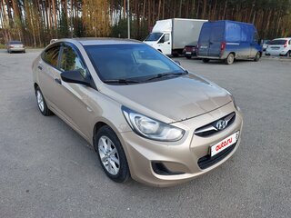 2013 Hyundai Solaris I, бежевый, 557000 рублей, вид 3
