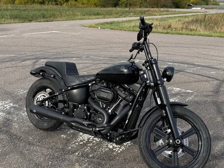 2021 Harley-Davidson Street Bob, чёрный, 990000 рублей, вид 1