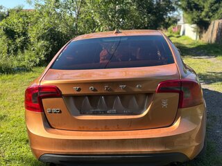 2011 Volvo S60 II, оранжевый, 600000 рублей, вид 3