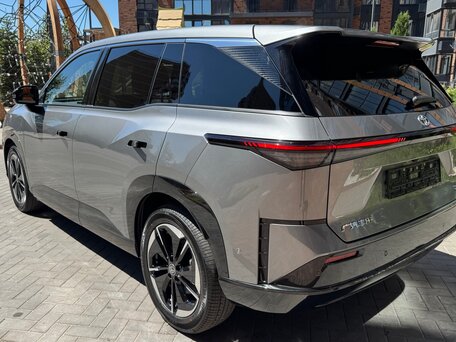 2026 Toyota bZ3X 58.3 kWh, серый, 3049999 рублей, вид 5