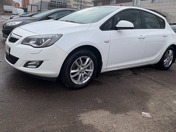 2010 Opel Astra J, белый, 700000 рублей