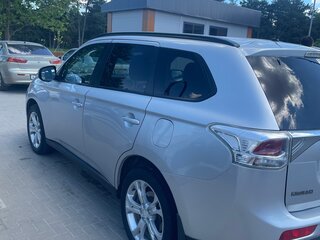 2013 Mitsubishi Outlander III, серебристый, 1390000 рублей, вид 3