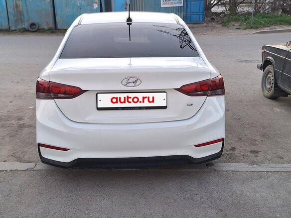 2017 Hyundai Solaris II, белый, 860000 рублей - вид 4