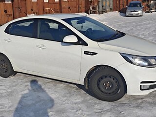 2016 Kia Rio III Рестайлинг, белый, 850000 рублей, вид 2