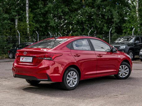 2019 Hyundai Solaris II, красный, 890000 рублей, вид 2
