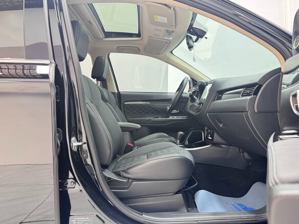 2022 Mitsubishi Outlander III Рестайлинг 3, чёрный, 2140000 рублей - вид 11