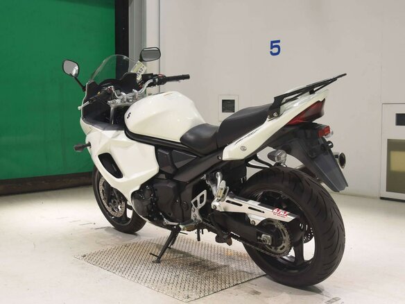 2011 Suzuki GSX 1250 FA, белый - вид 5
