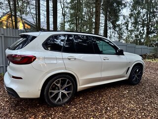 2018 BMW X5 40i IV (G05/G18), белый, 5800000 рублей, вид 4