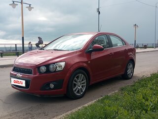 2012 Chevrolet Aveo II, красный, 800000 рублей, вид 4