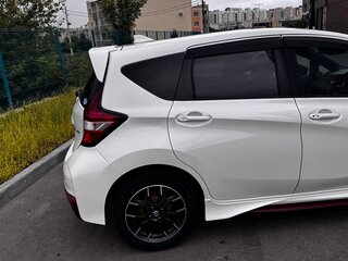 2018 Nissan Note Nismo e-Power II Рестайлинг, белый, 1500000 рублей, вид 3