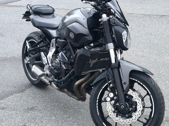 2015 Yamaha MT-07 (FZ-07), серый, 630000 рублей - вид 1