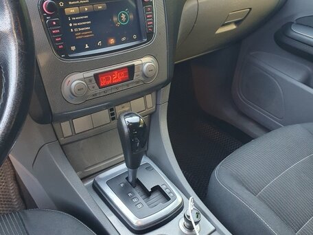 2009 Ford Focus II Рестайлинг, красный, 420000 рублей, вид 5