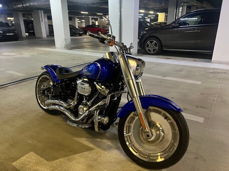 2019 Harley-Davidson Fat Boy, синий, 2170000 рублей, вид 4