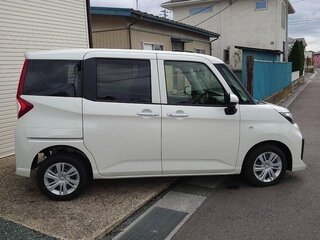 2023 Toyota Roomy I Рестайлинг, белый, 798000 рублей, вид 3