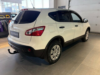 2013 Nissan Qashqai I Рестайлинг, белый, 1050000 рублей, вид 4