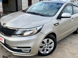2015 Kia Rio III Рестайлинг, бежевый, 740000 рублей, вид 1