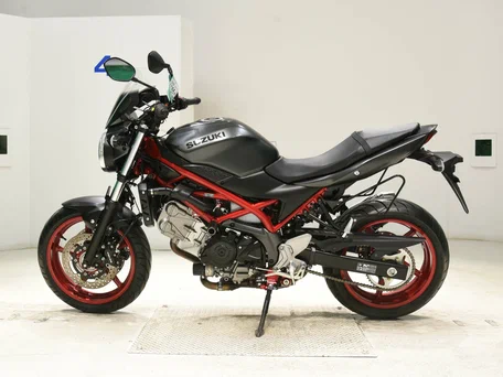 2021 Suzuki SV 650, серебристый, 680000 рублей, вид 5