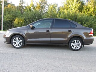 2016 Volkswagen Polo V Рестайлинг, коричневый, 900000 рублей, вид 1
