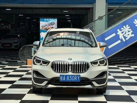 2023 BMW X1 Long 20Li sDrive II (F48) Рестайлинг, белый, 2010700 рублей, вид 3