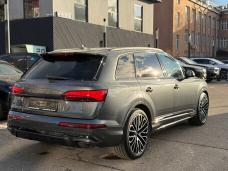 2026 Audi Q7 50 TDI II (4M) Рестайлинг 2, серый, 11290000 рублей, вид 4