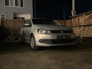 2015 Volkswagen Polo V, серебристый, 800000 рублей, вид 3