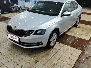 2018 Skoda Octavia III (A7) Рестайлинг, серебристый, 2000000 рублей, вид 1