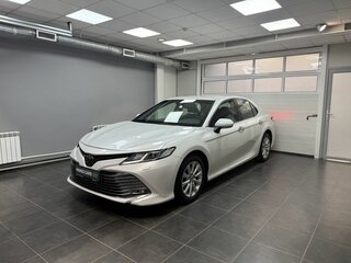 Toyota Camry VIII (XV70)