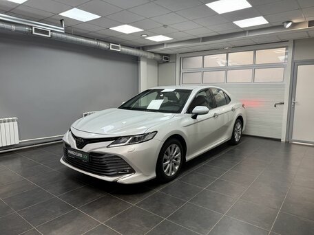 2019 Toyota Camry VIII (XV70), белый, 2755000 рублей, вид 1