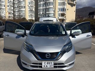 2017 Nissan Note e-Power II Рестайлинг, серебристый, 1150000 рублей, вид 3