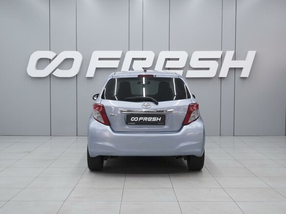 2013 Toyota Vitz III (XP130), синий, 450000 рублей - вид 3