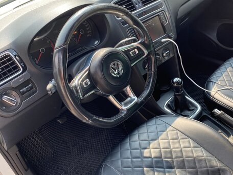 2019 Volkswagen Polo V Рестайлинг, белый, 1100000 рублей, вид 4