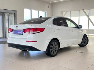 2015 Kia Rio III Рестайлинг, белый, 1170000 рублей, вид 5