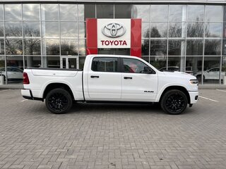 2025 Ram 1500 Crew Cab V Рестайлинг, белый, 10800000 рублей, вид 4