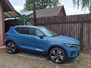 2023 Volvo XC40 I Рестайлинг, синий, 4450000 рублей, вид 4