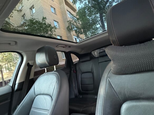 2017 Jaguar F-Pace I, чёрный, 2650000 рублей - вид 11