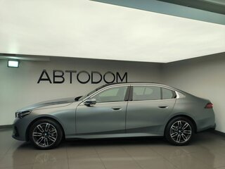 2025 BMW 5 серии Long 530Li xDrive VIII (G60/G61/G68), серый, 10770000 рублей, вид 2