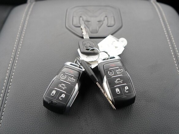 2023 Ram 1500 Quad Cab V, серый, 11400000 рублей - вид 30