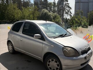 1999 Toyota Vitz I (P10), серебристый, 225000 рублей, вид 1