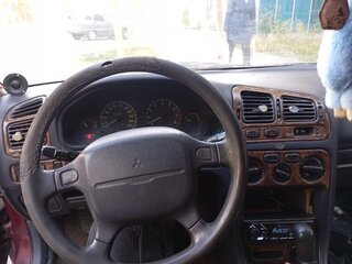 1993 Mitsubishi Galant VII, красный, 100000 рублей, вид 1