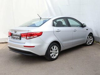 2015 Kia Rio III Рестайлинг, серебристый, 899000 рублей, вид 4