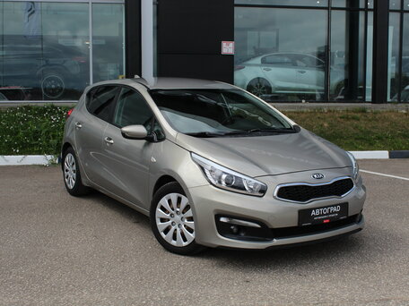 2017 Kia Ceed II Рестайлинг, серебристый, 1180000 рублей, вид 3