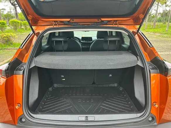 2022 Peugeot 2008 6AT II, оранжевый, 1280000 рублей - вид 18