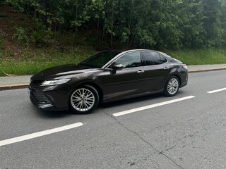 2019 Toyota Camry VIII (XV70), серый, 3480000 рублей, вид 2