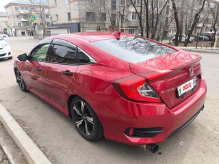 2017 Honda Civic X, красный, 1270000 рублей, вид 4