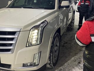2015 Cadillac Escalade IV, белый, 3800000 рублей, вид 3